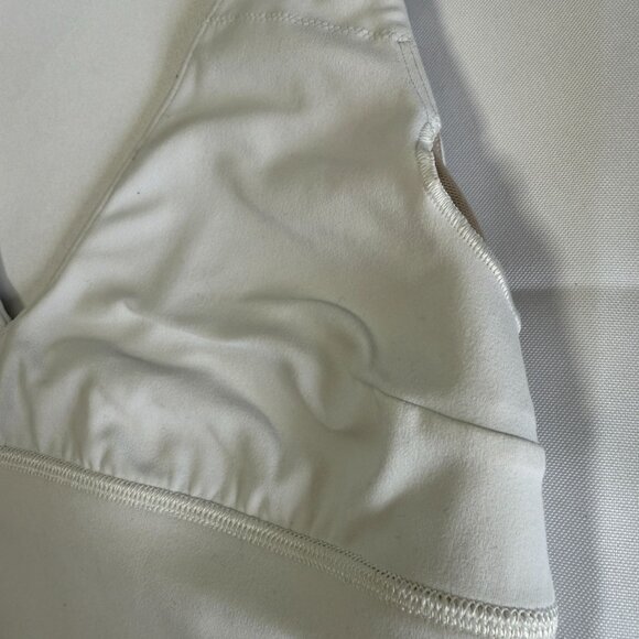 Lululemon Align V-Neck Sports Bra Women 8 White Light Support A/B Cup Activewear - Picture 7 of 8